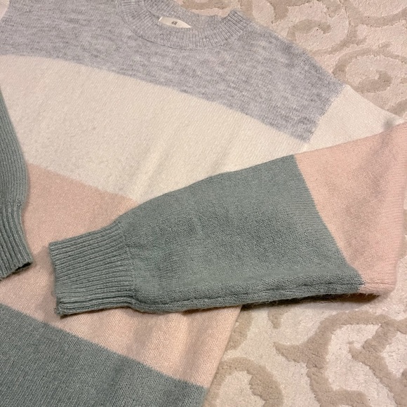 H&M sweater - Picture 2 of 2